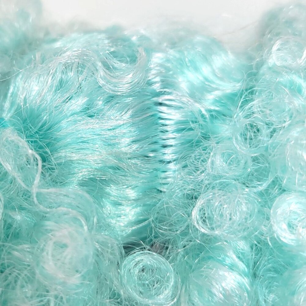 Lol Surprise OMG Winter Chill Icy Gurl 10" inch Doll Curly Teal Hair - Picture 9 of 10